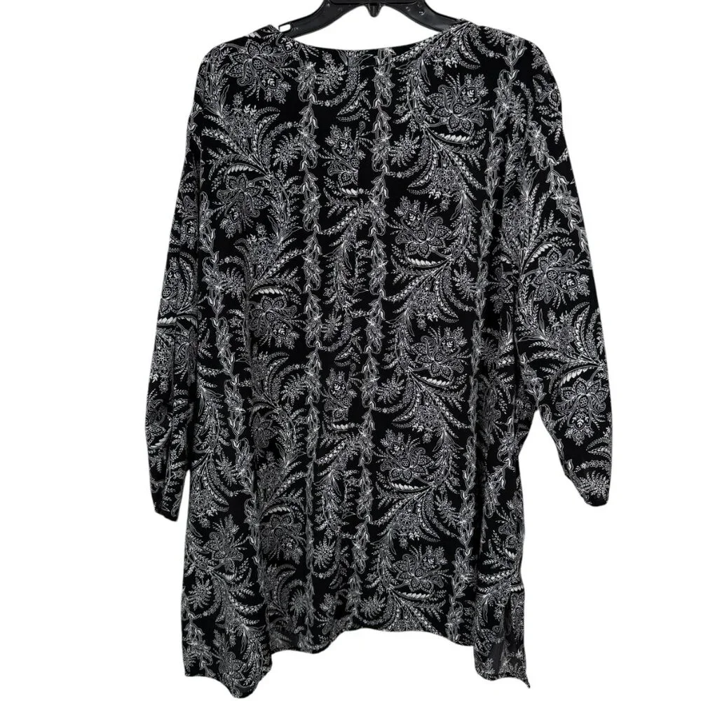 Catherines Tunic Top Blouse Size 3X 26/28W Black White Floral Button Up Roll Tab - Picture 2 of 6